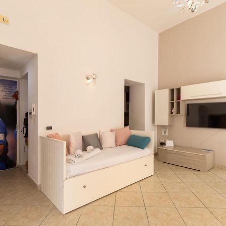 Apartment With Sea View With 2 Lifts Above Montesanto! Неаполь Екстер'єр фото