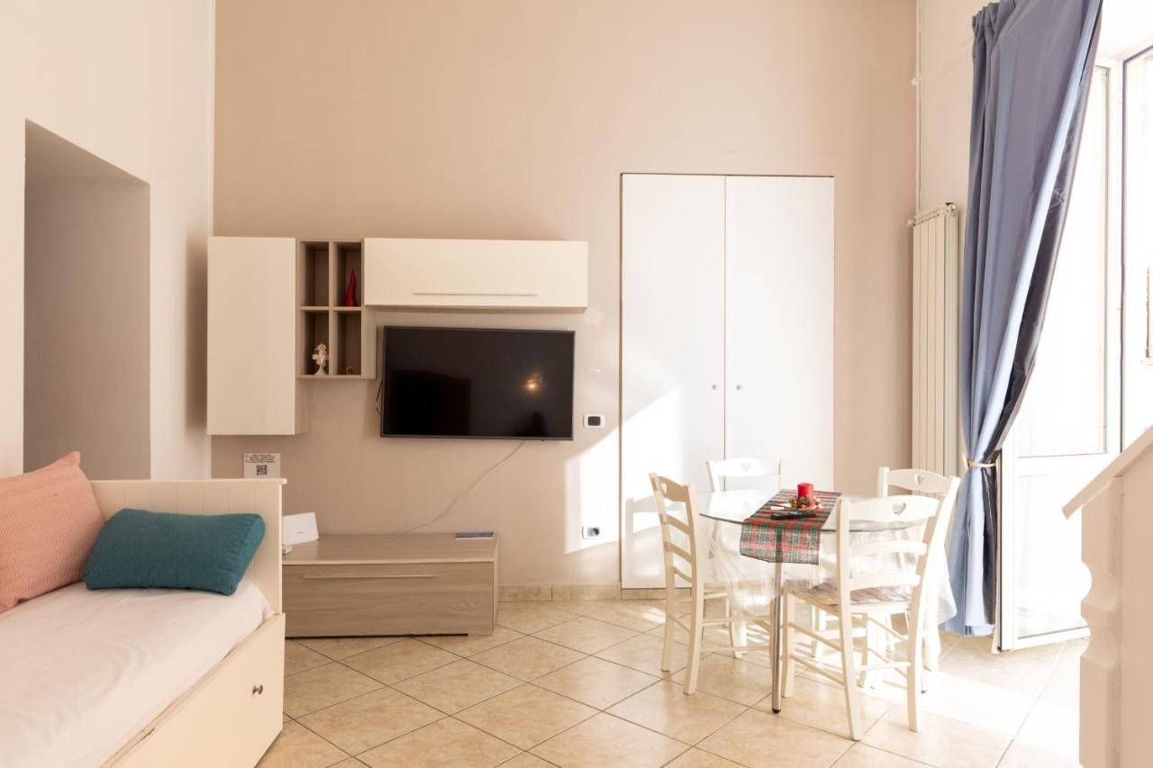 Apartment With Sea View With 2 Lifts Above Montesanto! Неаполь Екстер'єр фото
